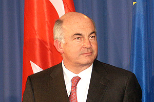 *** ''AB Türk gençlerini küstürdü''
