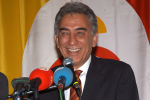 *** Galatasaray'ın başkanı Adnan Polat...