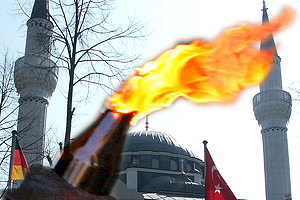 *** Almanya'da bir camiye molotof saldırısı