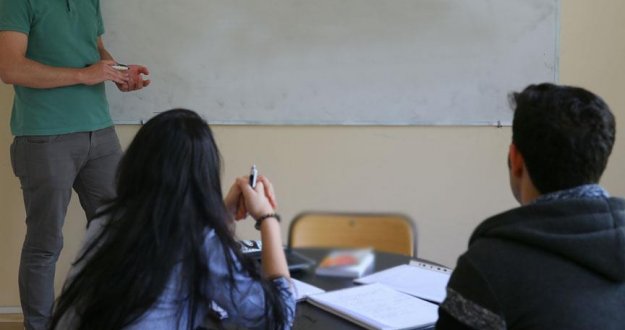 Almanya'nın KRV eyaletinde Türkçe ana dil öğretmeni yetiştirmek için protokol imzalandı