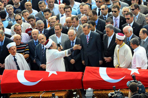 ***  Terör kurbanları toprağa verildi