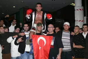 ***  Schöneweide'de boks bayramı