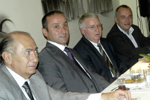 *** Cemaat iftar yemeği verdi...
