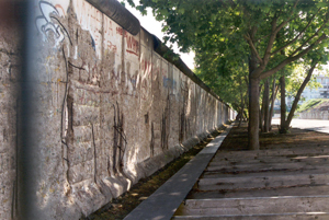*** Berlin Duvarı restore ediliyor
