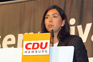 *** ''Çifte vatandaşlıktan yana değiliz''