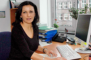 *** ''Göçmenlerden çok oy bekliyoruz''