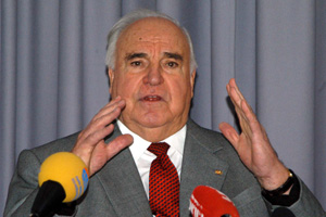 ´Kohl hükümeti, Türkiye'nin AT'ye katılımı konusunda ikili oynadı´