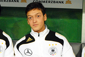 *** Hrubesch'den Mesut Özil'e övgü