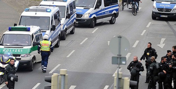 Aşırı sağcı öğrencinin evinde silah ve bombalar bulundu