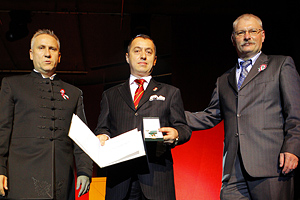 Osman Şahbaz’a ”Hizmet Madalyası”