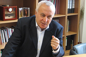 *** Prof. Şen davası tatlıya bağlandı