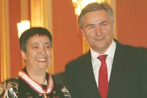 ***  Seyran Ateş’e Berlin Liyakat Nişanı…