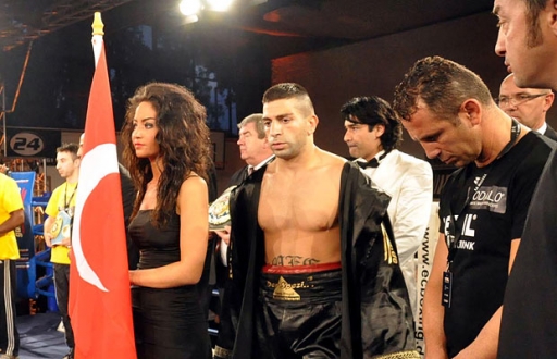 Türk boksör Gökalp Özekler hüsrana uğradı