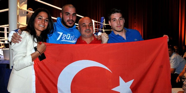 Yunus Özcan boksta Türklerin gururu oldu