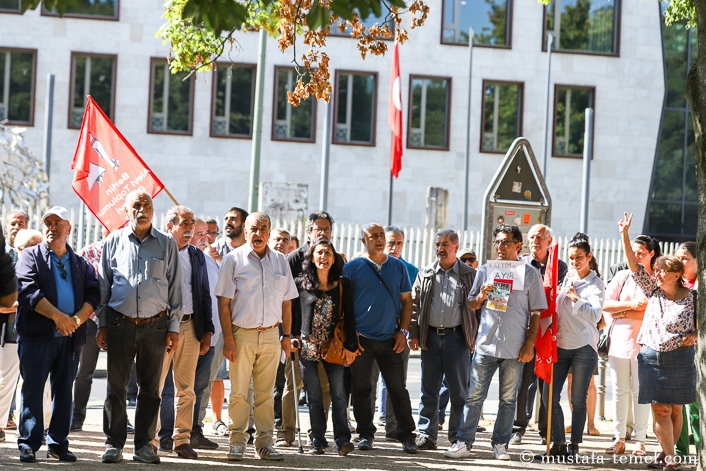 Berlin Büyükelçiliği önünde kayyum protestosu