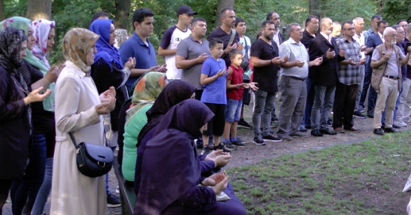 Almanya ‘da Toplu Müslüman Mezarlığı Ziyaretleri