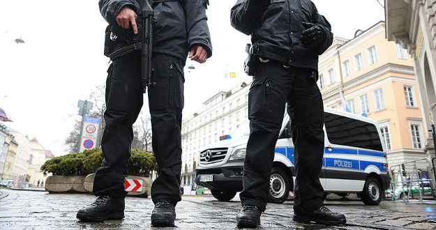 Almanya'da aşırı sağcı örgütlere yönelik operasyonlarda 4 kişi gözaltına alındı