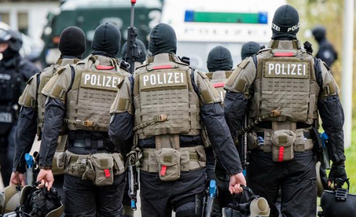 Almanya'da terör operasyonunda 11 zanlı gözaltına alındı