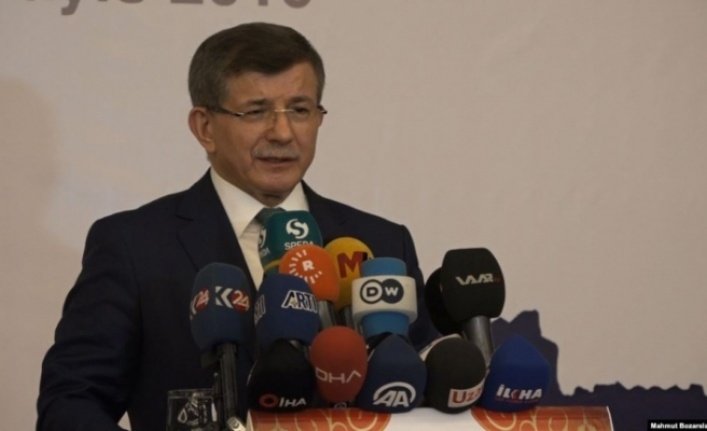 Davutoğlu AK Parti eleştirilerini sürdürüyor