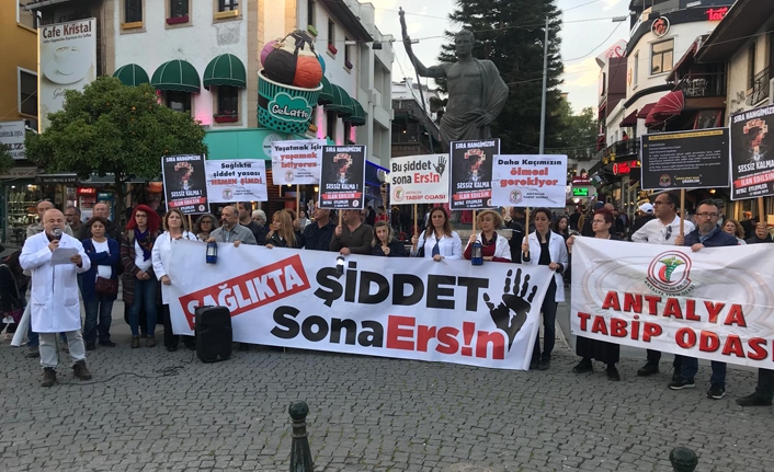 Doktorlar “Şiddete Hayır” için eylemde