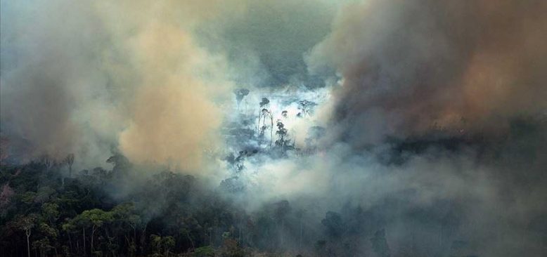 Amazonlar'daki yangınlara savaş uçaklarıyla müdahale ediliyor