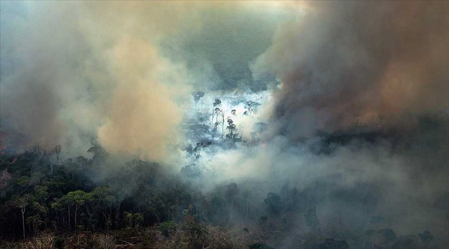 Amazonlar’daki yangınlara savaş uçaklarıyla müdahale ediliyor