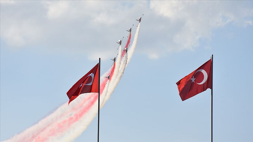 Türk Yıldızları 'Büyük Taarruz' için uçtu