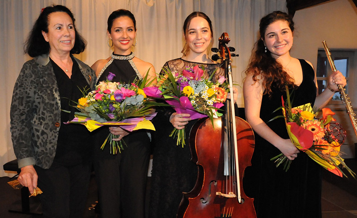 Türk bayan müzisyenler büyüledi