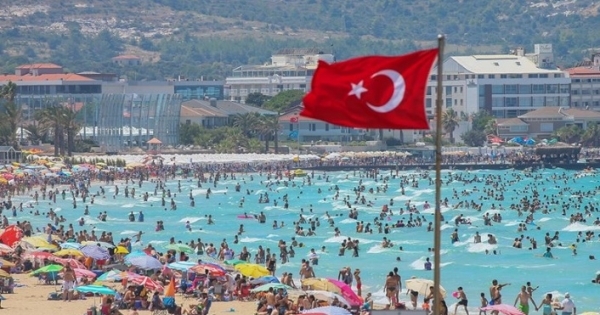 İzmir sahillerinde bayram tatili yoğunluğu