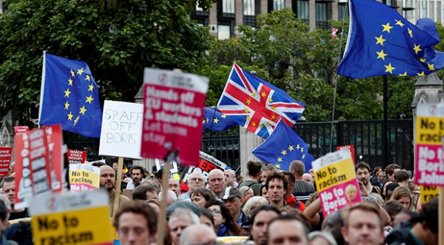 İngiltere'de Brexit kördüğümü siyasi kaosa dönüştü