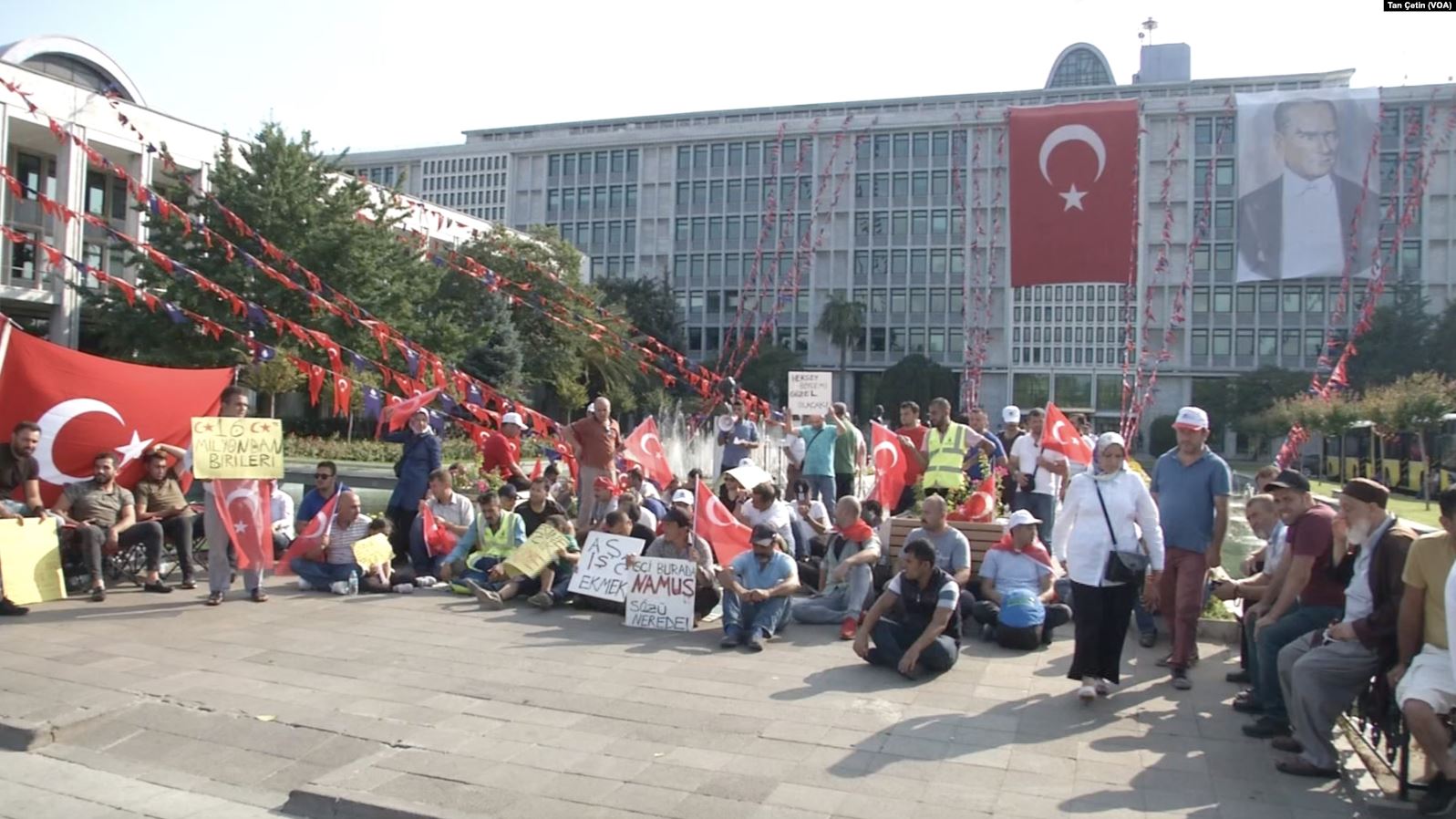 İşten Çıkarılan İşçilerin İBB Önündeki Eylemleri Sürüyor