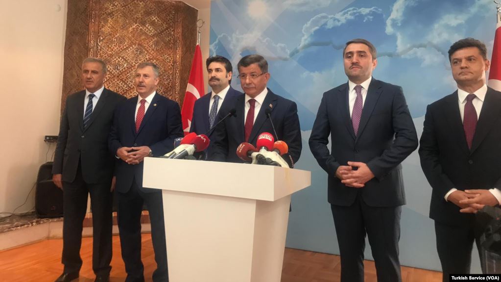 Ahmet Davutoğlu AKP’den İstifa Etti