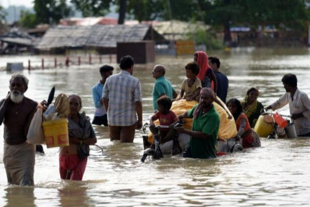 Hindistan’da sel felaketi: 40’tan fazla kişi yaşamını yitirdi