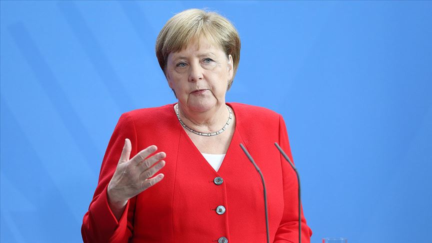 Merkel’den ırkçılık ve nefrete tepki gösterin çağrısı