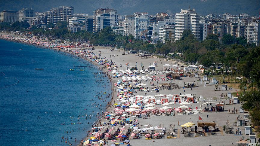 Antalya’ya 8 ayda 10 milyondan fazla turist geldi