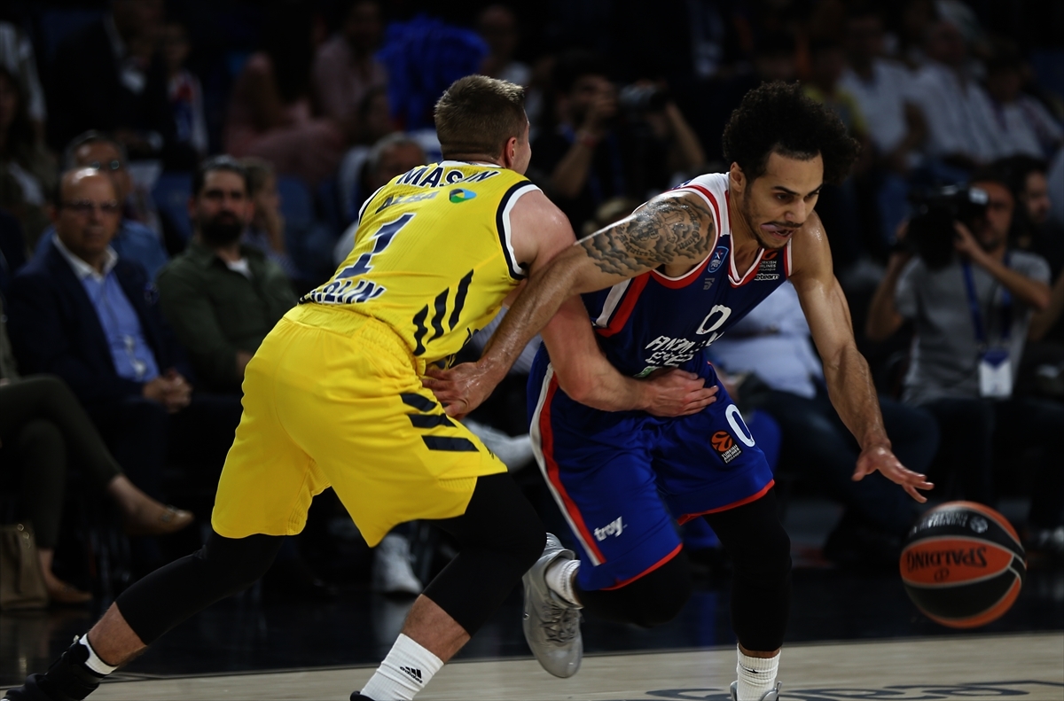 Anadolu Efes: 106 – ALBA Berlin: 105