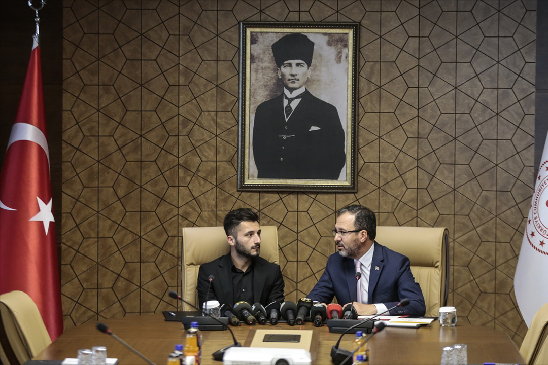 Bakan Kasapoğlu, Enver Cenk Şahin'i kabul etti