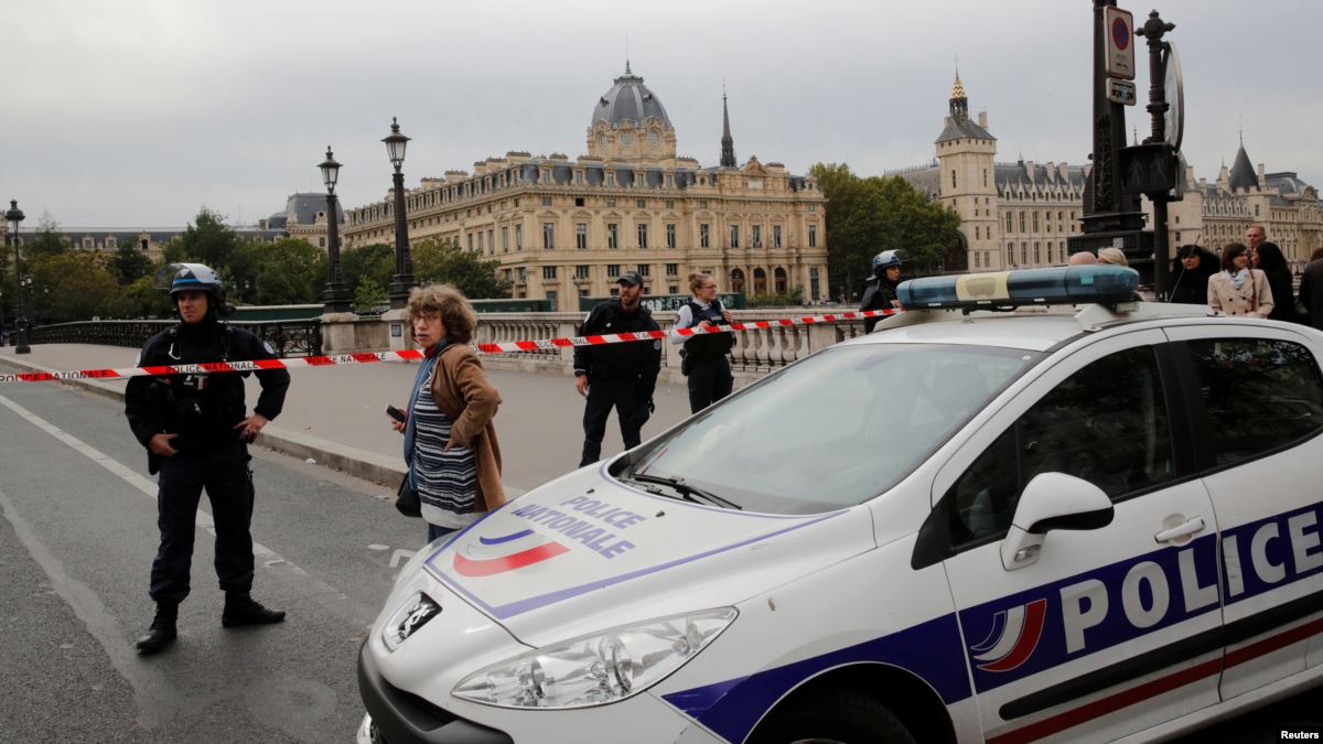 Fransa'da Polis Saldırısına Terör Soruşturması Açıldı