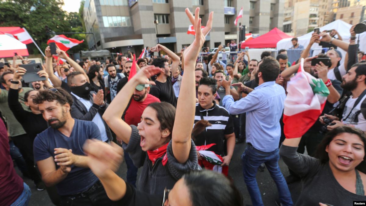 Lübnan’da Protestolar da Siyasi Belirsizlik de Sürüyor