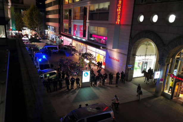 Stuttgart’ta Suriye harekatını protesto eden gruplara polis müdahale etti