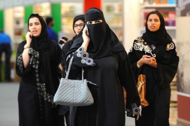 Suudi Arabistan'da yabancı uyruklu kadınlara otelde kalma izni