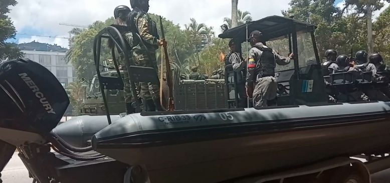 Venezuela Ordusu Kolombiya Sınırında Tatbikatlarını Sürdürüyor
