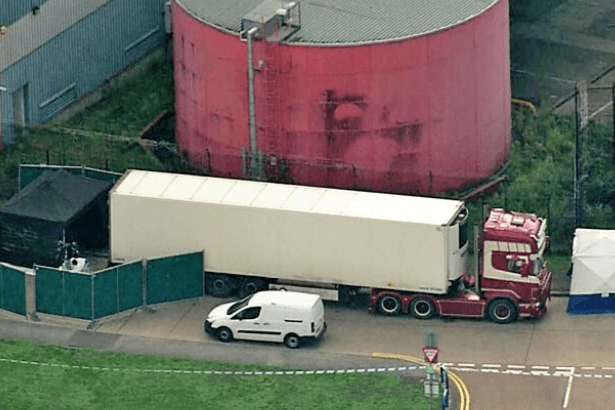 İngiltere'de kamyonun içinde bulunan 39 cesedin uyruğu belli oldu