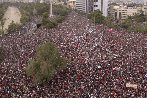 Şili'de eylemler sürüyor: 1 milyonu aşkın kişi yürüdü