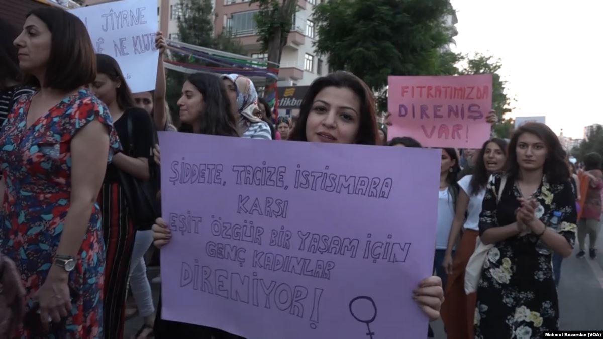 ‘Türkiye’de Kadın Hakları Geriye Gidiyor’