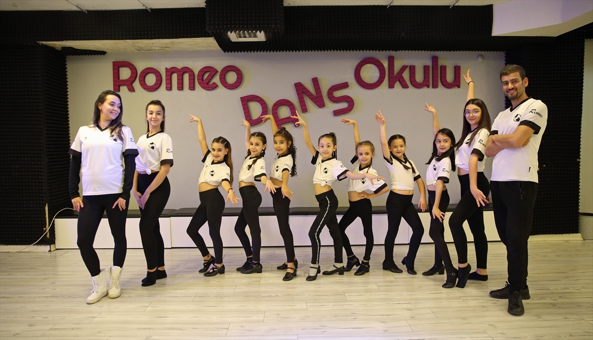 Minik dansçılar ve babaları yeteneklerini Almanya'da sergileyecek