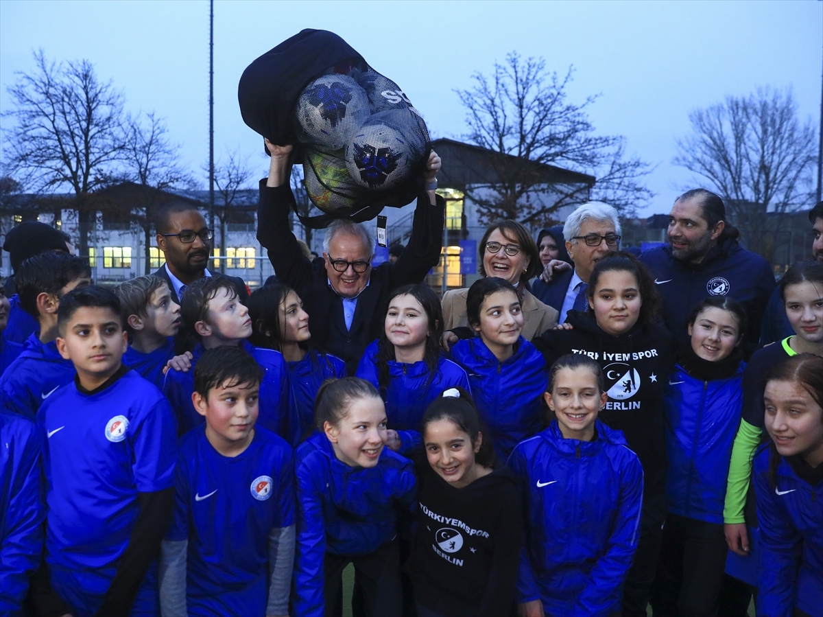 Almanya Futbol Federasyonundan ırkçılığa taviz yok