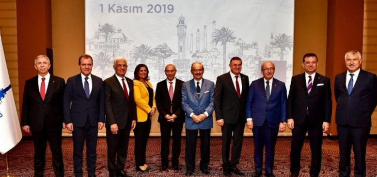 CHP'li Büyükşehir Belediye Başkanları İzmir'de Toplandı