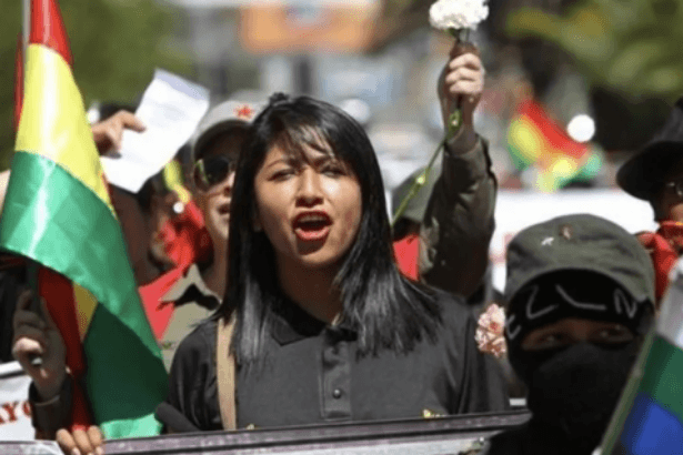 Darbeciler Morales'in kızını sürgüne yollamaya çalışıyor