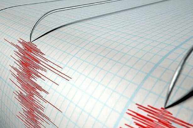Endonezya’da 7,4 büyüklüğünde deprem